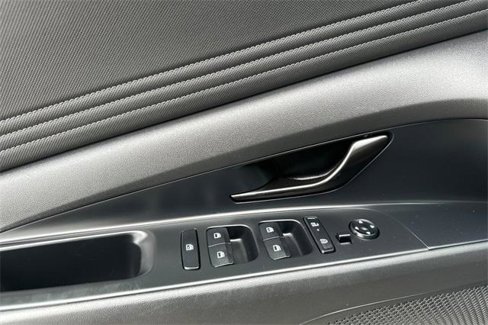 Used 2025 Hyundai Elantra Sport image 11