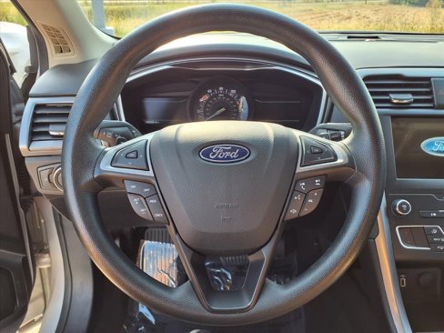 Used 2019 Ford Fusion SE image 17