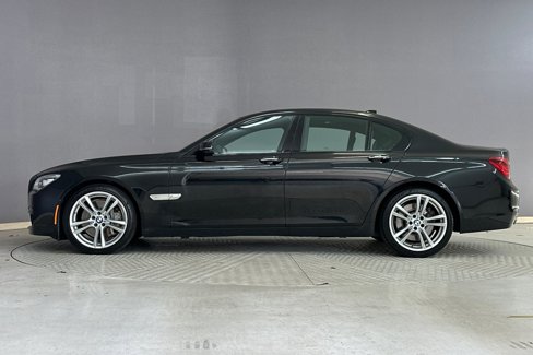 Used 2015 BMW 750i image 2