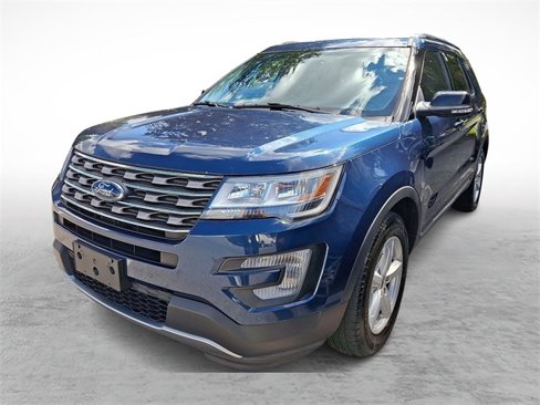 Used 2017 Ford Explorer XLT w/ Equipment Group 202A image 4