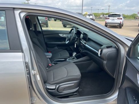 Used 2022 Kia Forte LXS image 24