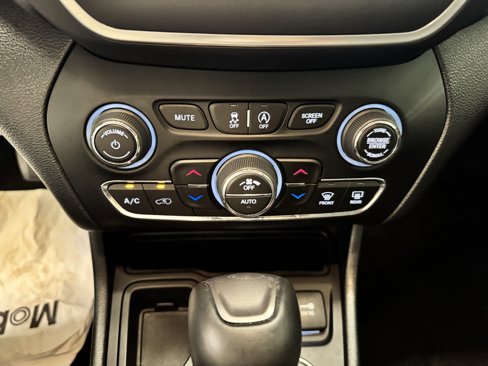 Used 2022 Jeep Cherokee Latitude Lux image 13