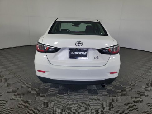 Used 2017 Toyota Yaris iA image 5