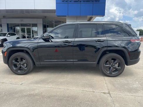 Used 2024 Jeep Grand Cherokee Altitude image 9