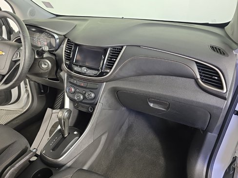 Used 2020 Chevrolet Trax LT image 34