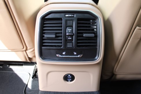 Certified 2024 Porsche Macan image 34