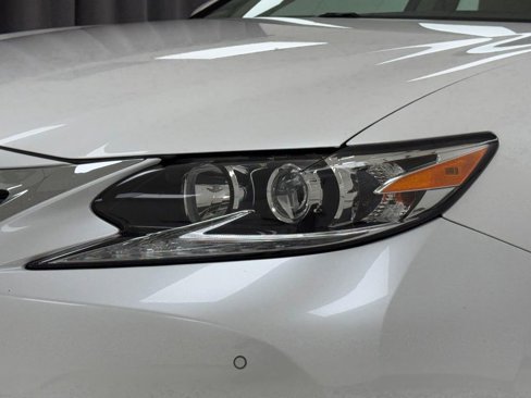 Used 2018 Lexus ES 350 w/ Navigation System Package image 36