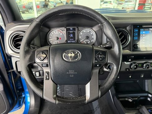 Used 2017 Toyota Tacoma TRD Sport image 19