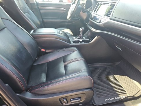Used 2019 Toyota Highlander XLE image 18