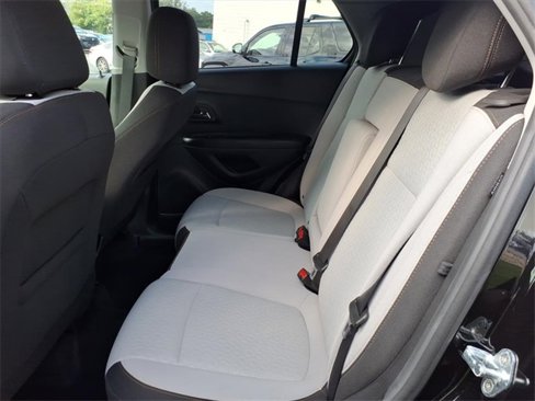 Used 2022 Chevrolet Trax LS w/ Tint and Cruise Package image 5