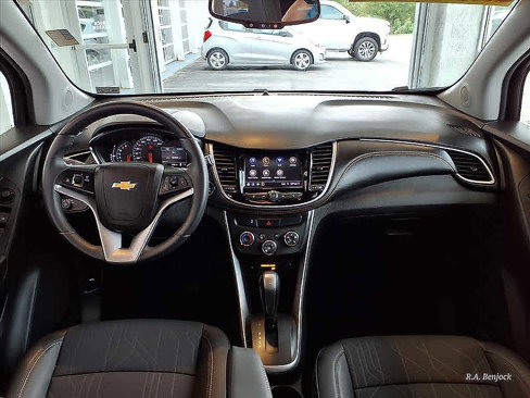 Used 2022 Chevrolet Trax LT w/ Sport Edition image 4