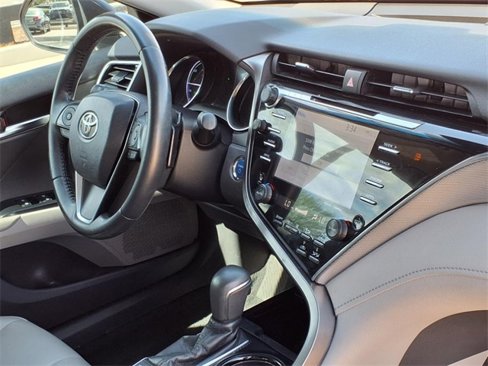 Used 2018 Toyota Camry SE image 16