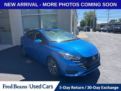 Used 2023 Nissan Versa SV image 3