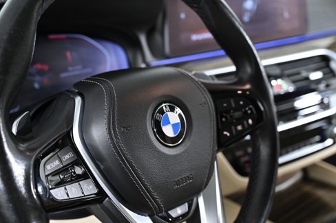 Used 2021 BMW 530i xDrive w/ Convenience Package image 13