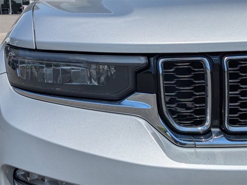 Used 2023 Jeep Grand Cherokee Limited image 10