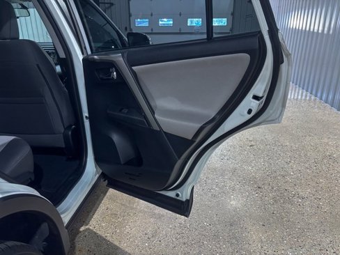 Used 2015 Toyota RAV4 XLE image 25