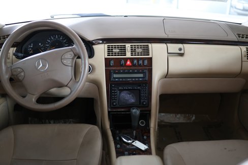 Used 2000 Mercedes-Benz E 320 Sedan image 2