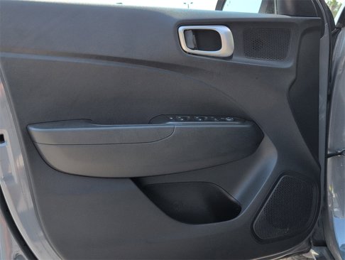 Used 2021 Hyundai Venue SEL image 11