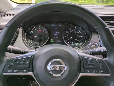 Used 2017 Nissan Rogue SV image 30