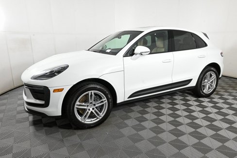 Certified 2025 Porsche Macan image 2