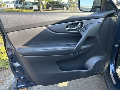 Used 2016 Nissan Rogue S w/ Appearance Package image 9