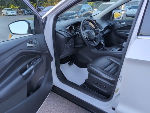 Used 2018 Ford Escape Titanium w/ Ford Safe & Smart Package image 12
