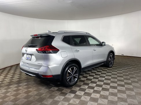 Used 2019 Nissan Rogue SV w/ Premium Package image 3
