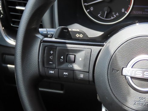 Used 2022 Nissan Rogue SV image 25