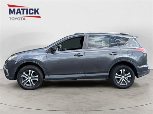 Used 2018 Toyota RAV4 LE image 4