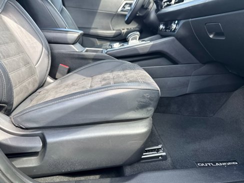 Used 2024 Mitsubishi Outlander SE image 13