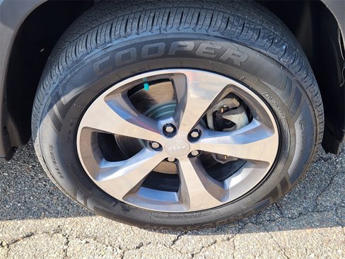 Used 2020 Jeep Cherokee Limited image 17