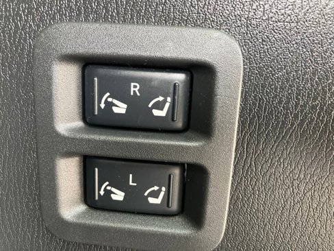 Used 2019 Nissan Armada SV image 34
