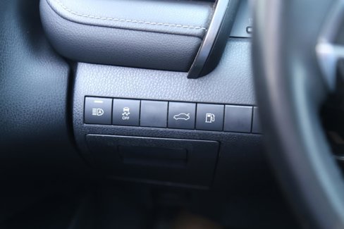 Used 2018 Toyota Camry XSE image 40