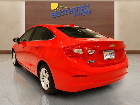 Used 2016 Chevrolet Cruze LT image 2