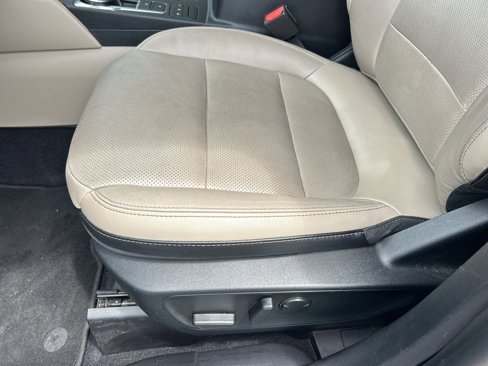 Used 2020 Ford Escape Titanium image 21
