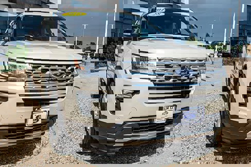 Used 2018 Ford Explorer XLT w/ Equipment Group 202A image 7