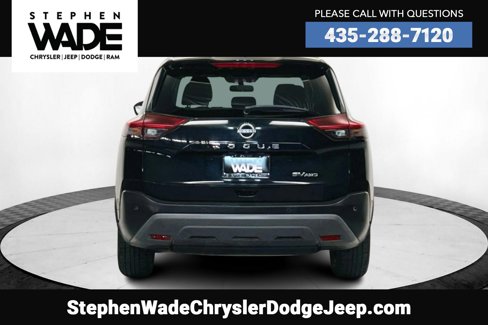 Used 2023 Nissan Rogue SV image 4