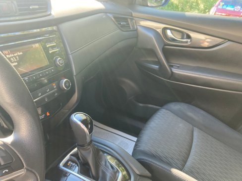 Used 2017 Nissan Rogue S image 16