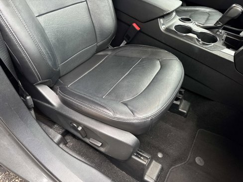 Used 2019 Ford Explorer Limited w/ Ford Safe & Smart Package image 10