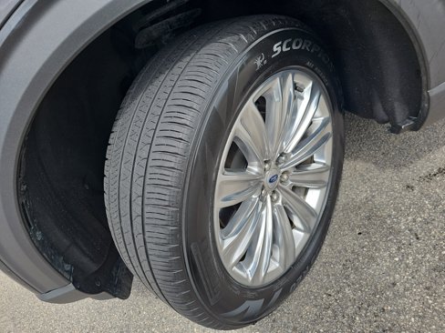 Used 2023 Ford Explorer Limited w/ Limited Technology Package image 35