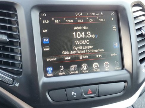 Used 2018 Jeep Cherokee Overland image 20