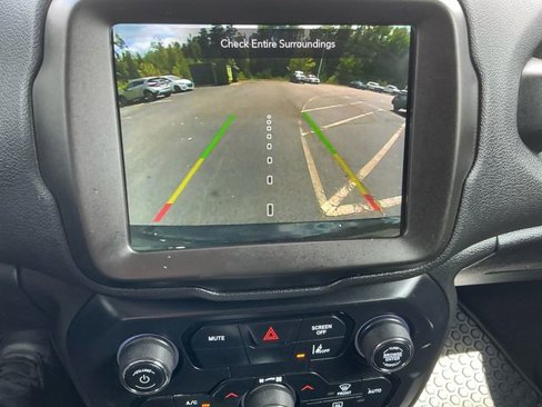 Used 2023 Jeep Renegade Latitude image 23