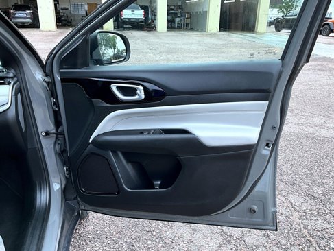 Certified 2023 Jeep Compass Limited image 17