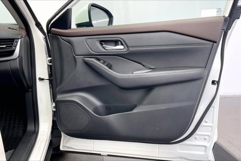 Used 2023 Nissan Rogue SV w/ SV Premium B Package image 25