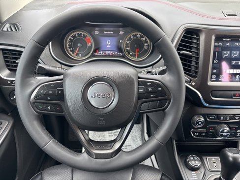 Used 2022 Jeep Cherokee Trailhawk w/ Premium Leather Package image 11