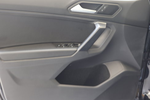 Used 2021 Volkswagen Tiguan SE image 14