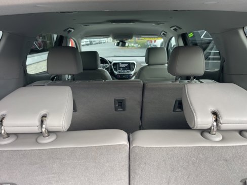 Used 2023 GMC Acadia SLT image 14