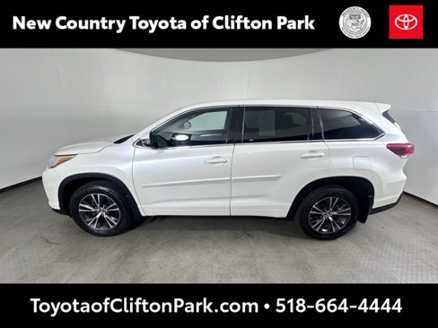 Used 2018 Toyota Highlander LE image 6