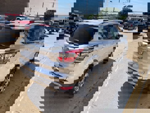 Used 2018 Ford Escape SE w/ SE Sync 3 Package image 3