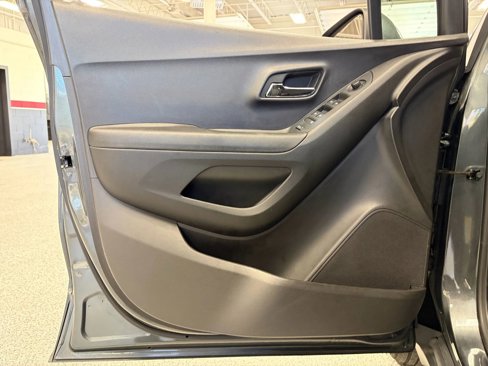 Used 2019 Chevrolet Trax LT w/ LT Convenience Package image 19